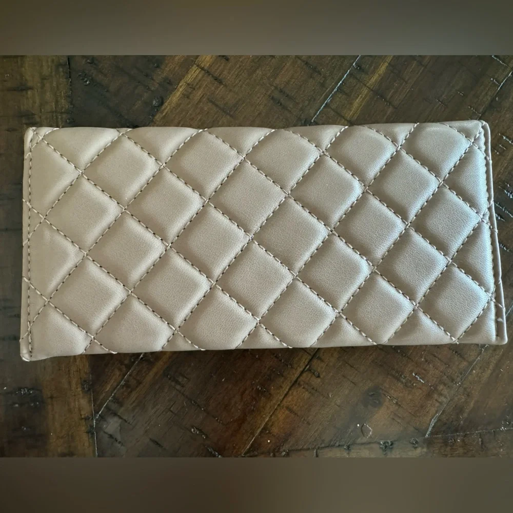 NWT Badgley Mischka Diamond Quilting Wallet in Taupe